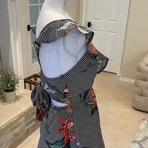 🔥HOST PICK🔥 Who I Am Brand short Romper - Picture 5 of 7